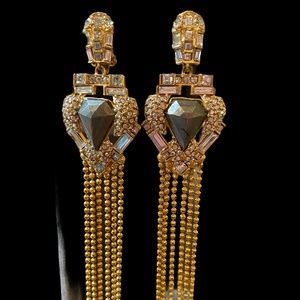 Shoulder duster earrings in gold tone/ gray stone